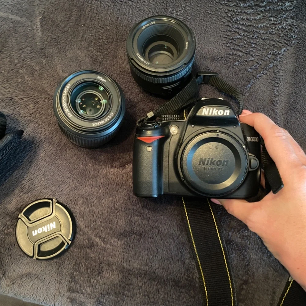 Nikon D3000 digital SLR camera